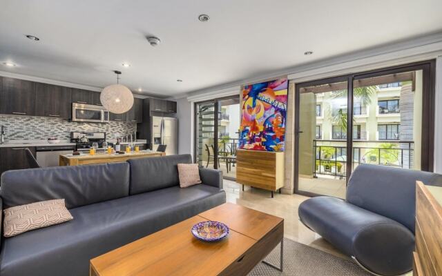 Unique 2BR Penthouse w Privaterooftop Palmbeach