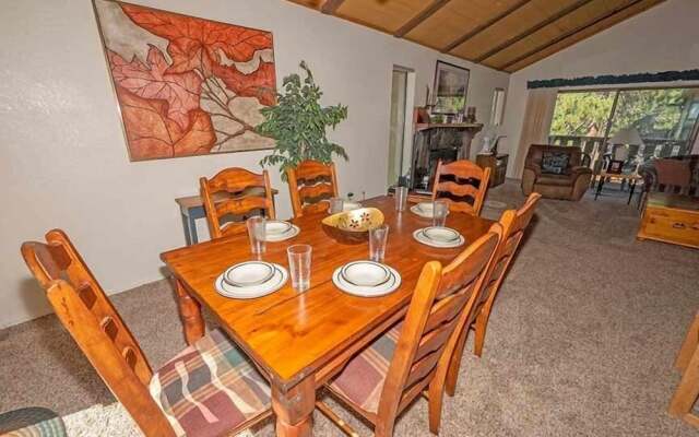 3407 Pine Hill 2 Bedroom Home by RedAwning