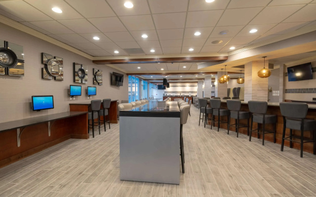 Best Western Premier Airport/Expo Center Hotel