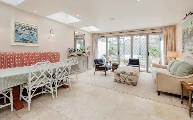 Stunning 4 bed Fulham Home With Garden