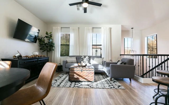 Gilbert Laurel 3 Bedroom Townhouse by RedAwning