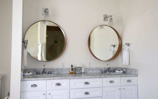 The Sandpiper Inn & Cottages