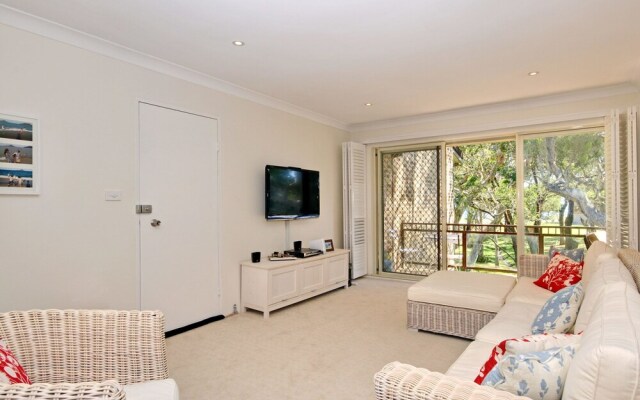 Nicholli, Bay Parklands, Unit 32/2 Gowrie Avenue