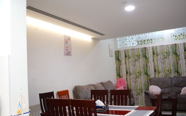 Апартаменты Mirdif Hills Apartaments