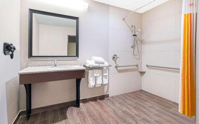 La Quinta by Wyndham McAlester