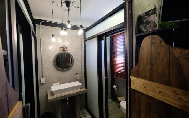 Kondee Cino Cafe and Glamping