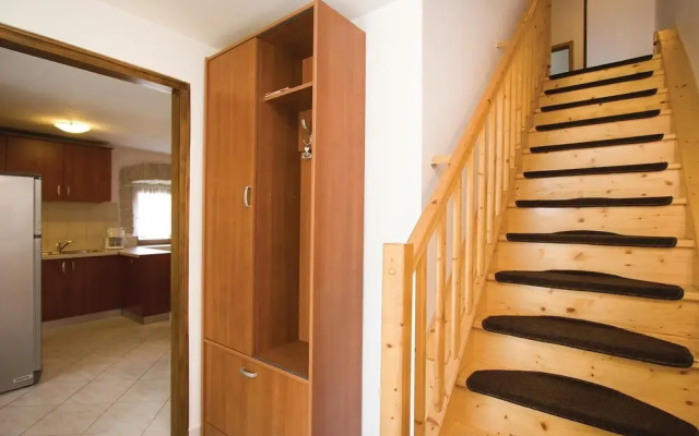 Beautiful Home in Belavici With Wifi and 2 Bedrooms