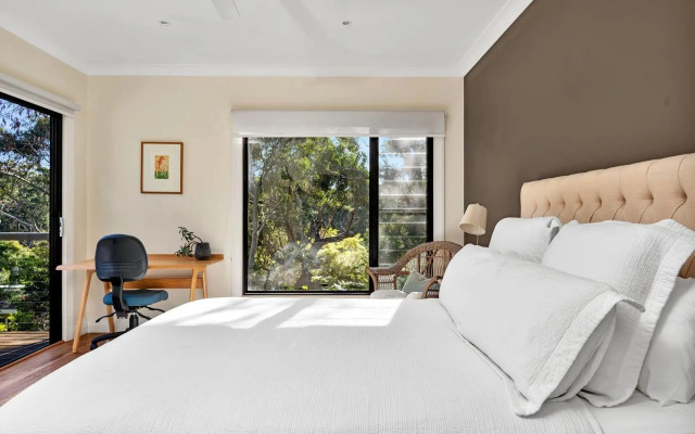 Elouera at Greenfields Beach 4pm Check Out Sundays