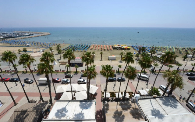 Les Palmiers Beach Hotel