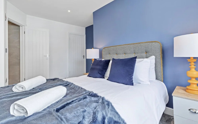 Right On : Bright On Apartment 1F | By My Getaways
