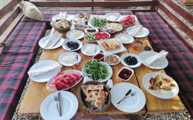 Esralina Bungalows Cıralı