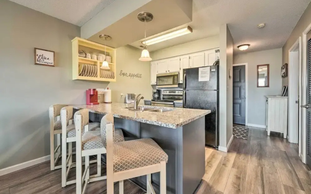 Inviting Branson West Condo w/ Pool Access