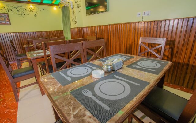 OYO 163 Hotel Arhant Inn
