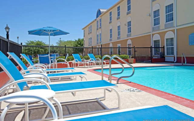Holiday Inn Express Hotel & Suites Columbus