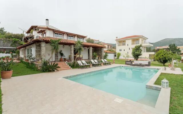 Amomos Villa with Swimming Pool