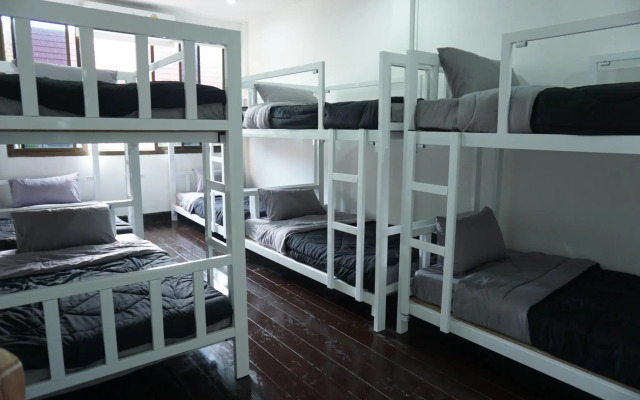 S L A bar n'bed - Hostel