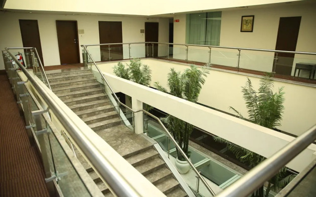 Kubeera Palace by OYO Rooms