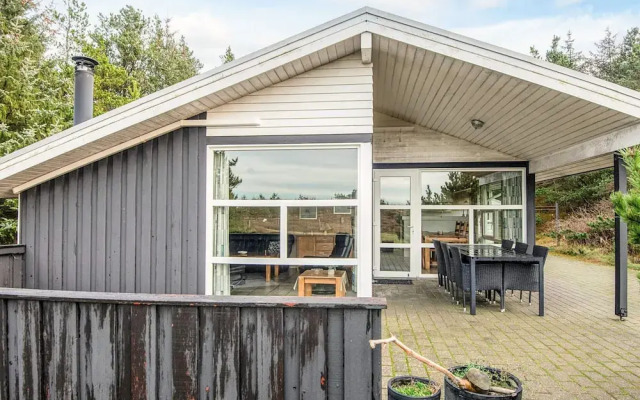 Secluded Holiday Home in Henne near Beach