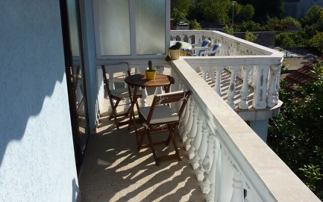 Holiday apartment Adriatic Sea at 80m.