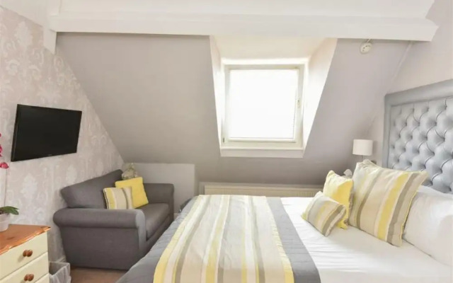 Hollies Guest House