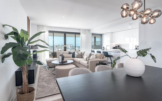 LME13.3A- Modern and luxury flat close to port