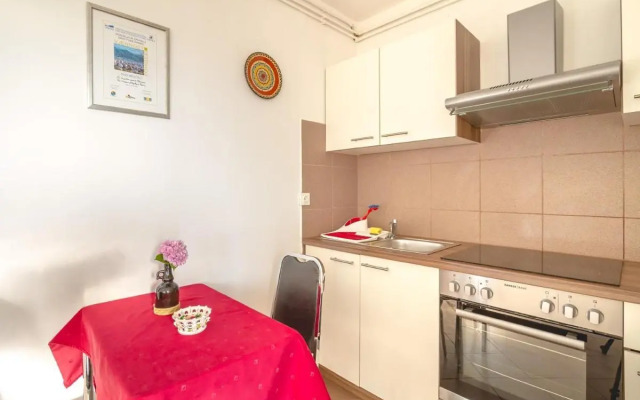 Apartments and rooms with WiFi Njivice, Krk - 5362