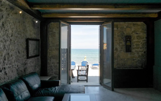 Volakas Beachfront Suites
