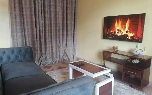 Lux Suites Trm drive Studio Apartments
