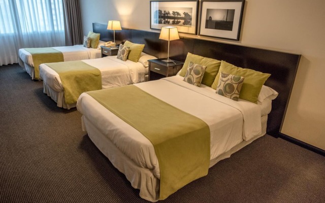Plaza Real Suites Hotel
