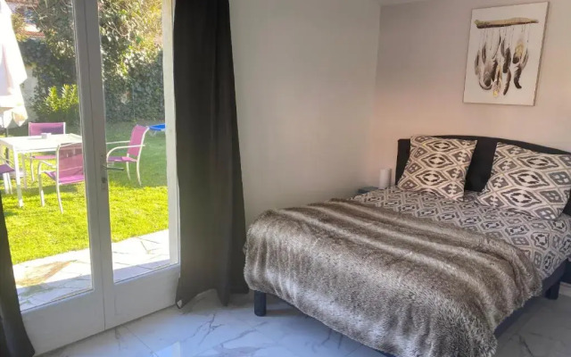 Studio Climatise Avec Piscine Et Jardin