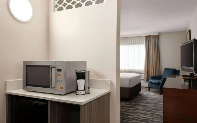 Travelodge by Wyndham Calgary South