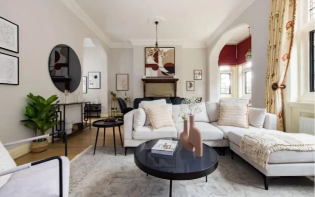 The Woking Wonder Captivating 3bdr Flat With Parking