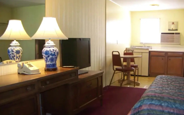 Colonial Village Motel and Cottages