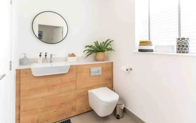 London Oasis - Spacious 4 Bedroom House