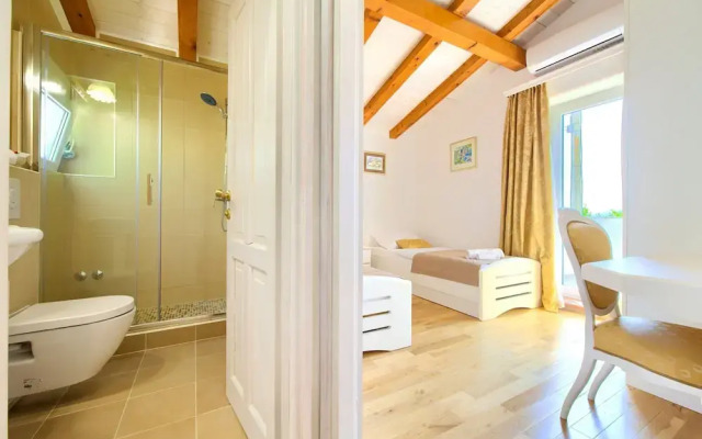 Tranquil Getaway Polje Villa With Pool