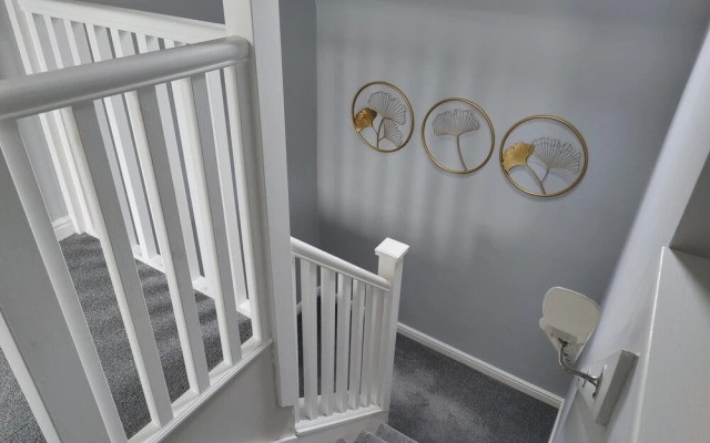 NEW Fabulous 2BD Maisonette Dunfermline, Fife