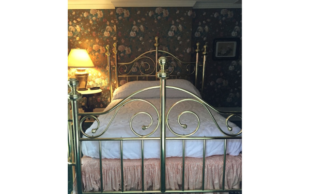 Nine-0-Five Royal Hotel