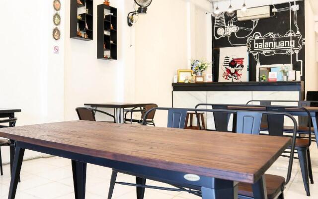 OYO 1191 Monalisa Residence And Cafe