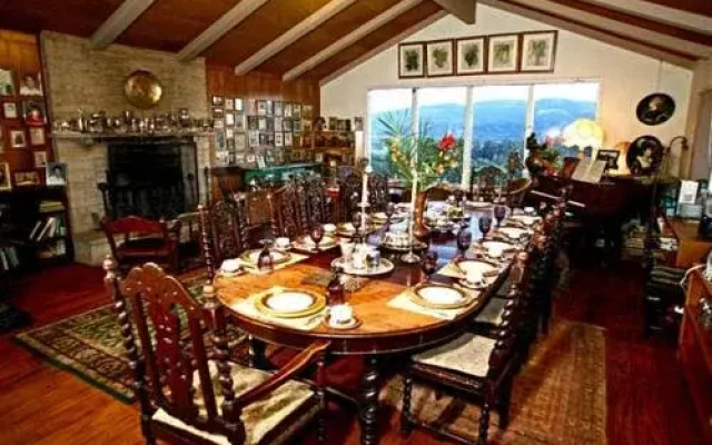 Hillcrest Country Inn Bed and Breakfast