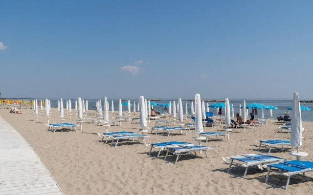 Apartment With Pool in Lido Delle Nazioni