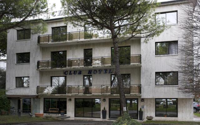 Club Hotel
