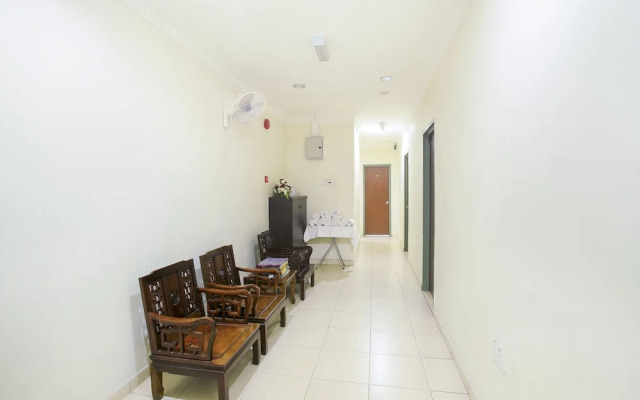 OYO 89536 Hazris Hotel