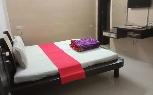 Gurjeet Hotel By Naavagat
