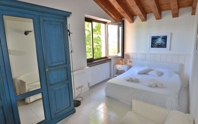 Villa Dismero With Pool