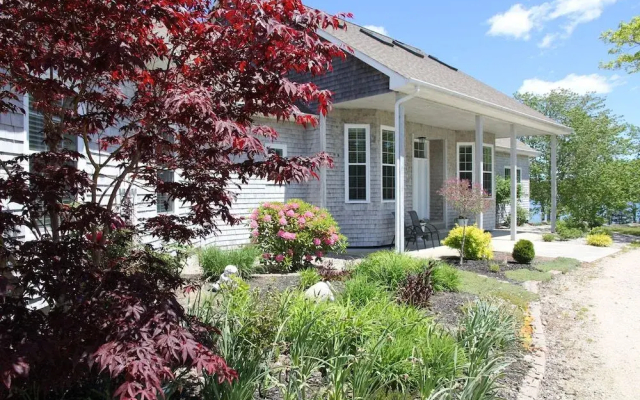 The Lake House Bed & Breakfast