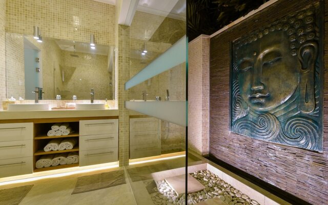 Deep Blue Villa