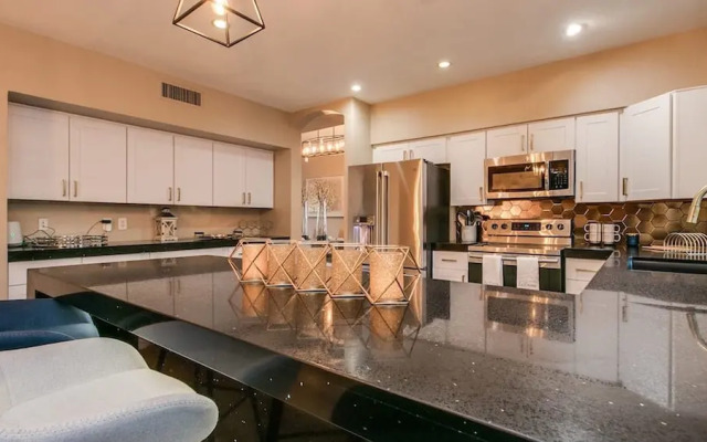 Amazing Remodeled Scottsdale 5 Bdrm W/pool!