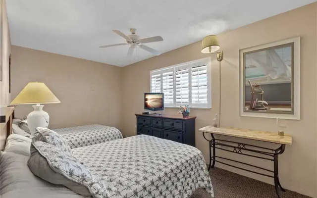 Jamaica Royale 101 - Two Bedroom Condo