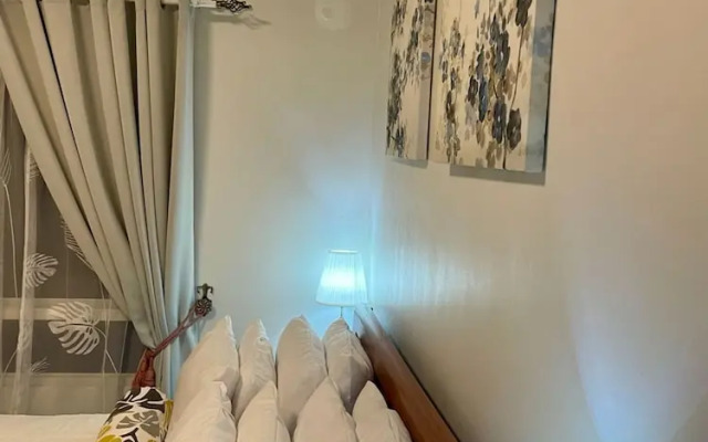 Spacious Modern Condo with Balcony