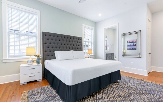 Stunning Modern and Fully-Upgraded 5 BR with Pool